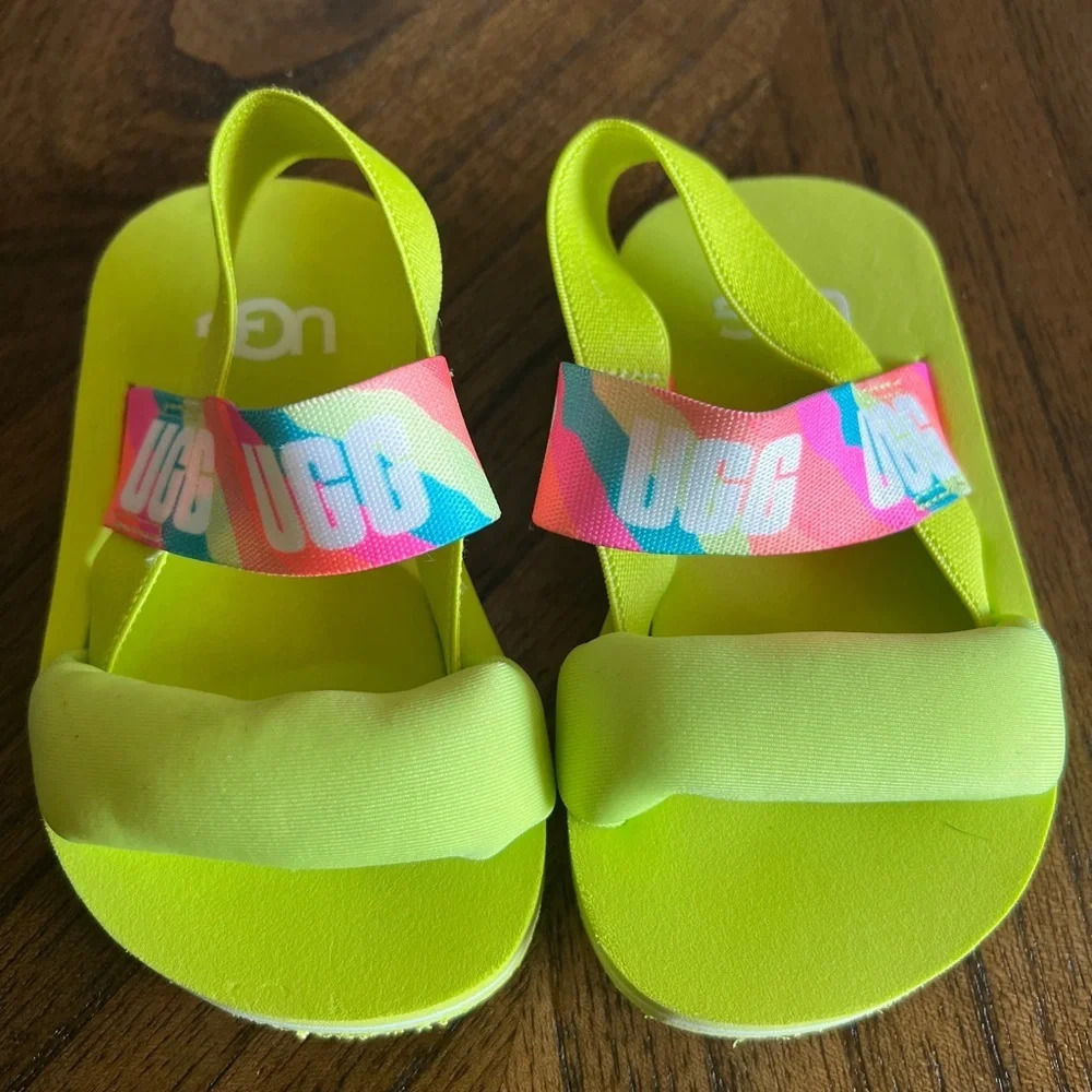 Uggs Childrens Green Zuma Slide Size 6 - Picture 2 of 5